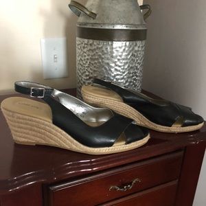 Size 9 B wedge shoe
